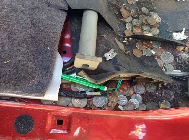 Δείτε τι βρήκε κάτω από το κάθισμα του αυτοκινήτου του μετά από 14 χρόνια! - Εικόνα3