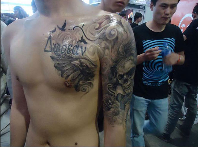 Κινέζος «χτυπά» κατά λάθος τατουάζ στα ελληνικά! - Εικόνα0