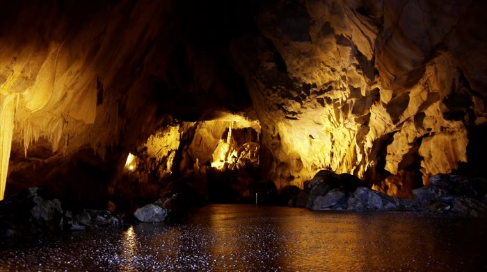 Η μαγευτική σπηλιά που είχε τη φήμη ότι «έκρυβε» έναν.. δράκο στη Καστοριά - Εικόνα 1