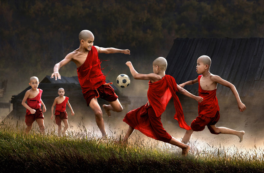 Παιδιά παίζουν σε διαφορετικές γωνιές του πλανήτη - Μιανμάρ