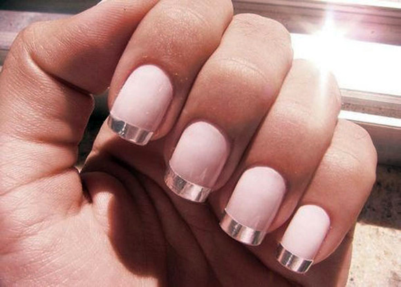 Μetallic Nails: Το απόλυτο nail trend της σεζόν! - Εικόνα-2