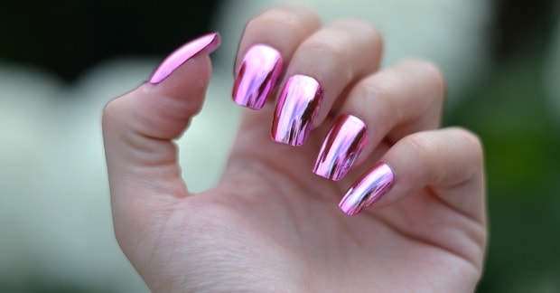 Μetallic Nails: Το απόλυτο nail trend της σεζόν! - Εικόνα-3