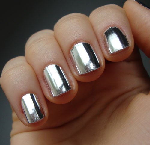 Μetallic Nails: Το απόλυτο nail trend της σεζόν! - Εικόνα-9