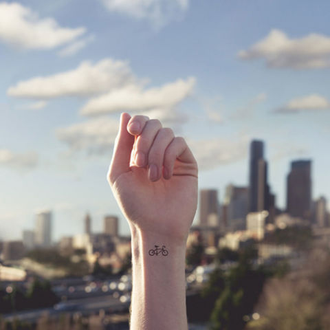 24 μικροσκοπικά και χαριτωμένα τατουάζ που ούτε η μαμά σου δεν θα μισήσει. (Photos) - Εικόνα7