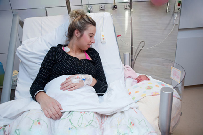 Νέα μητρικά κρεβάτια που θα φέρουν την επανάσταση στα νοσοκομεία για τις νέες μητέρες. - Εικόνα0