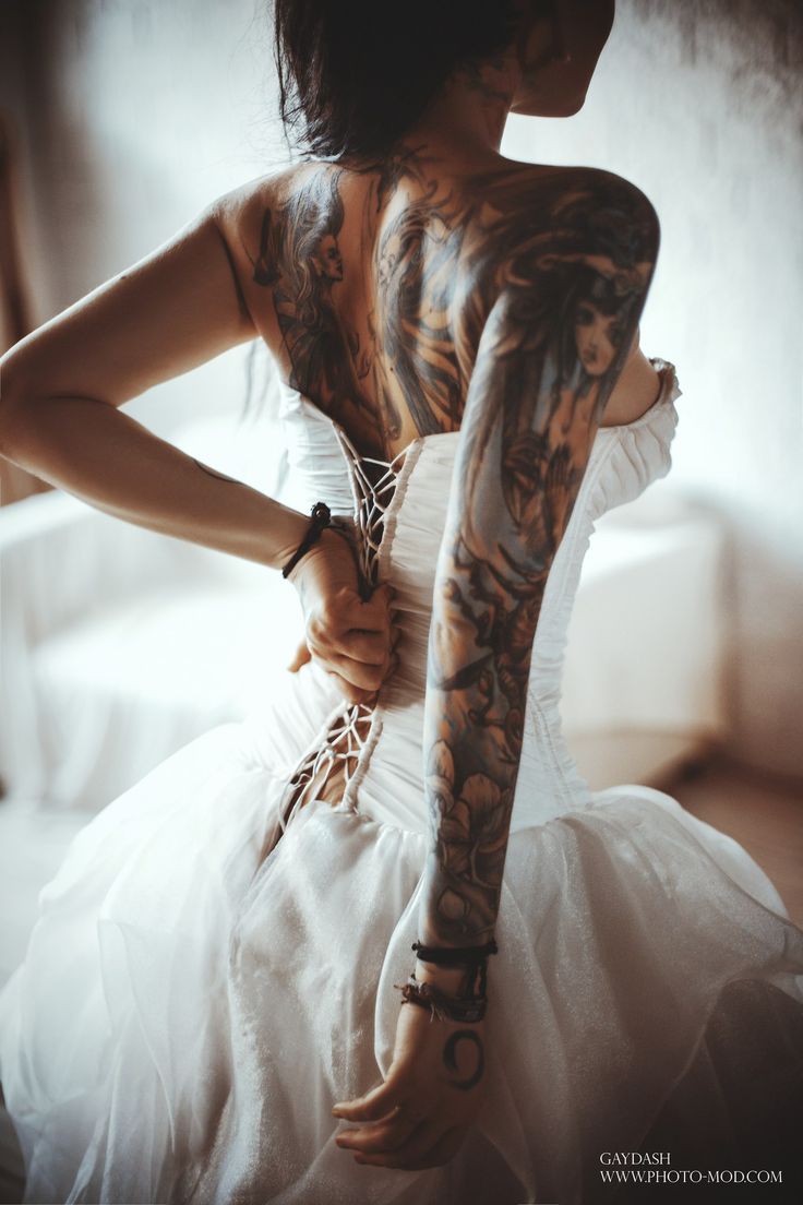 20 Όμορφες νύφες που ήξεραν πώς να αναδείξουν τα τατουάζ τους την ημέρα του γάμου. Μέρος 2ο - Εικόνα0
