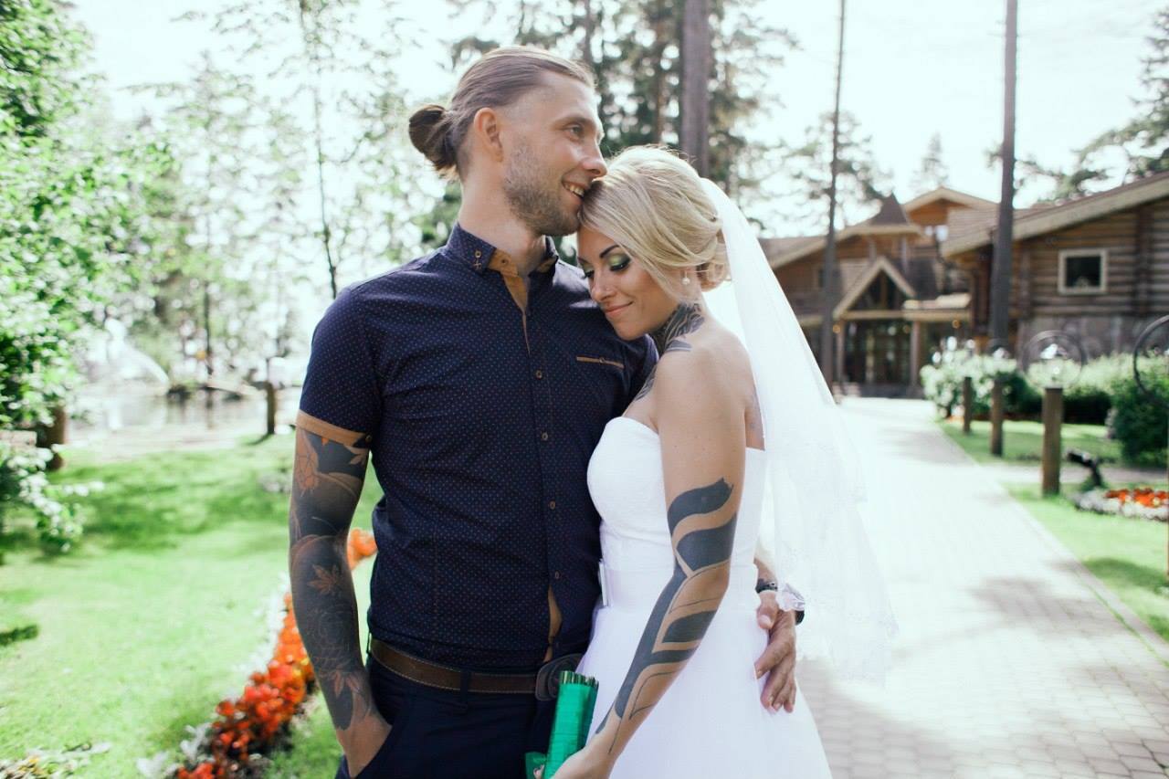 20 Όμορφες νύφες που ήξεραν πώς να αναδείξουν τα τατουάζ τους την ημέρα του γάμου. Μέρος 2ο - Εικόνα12