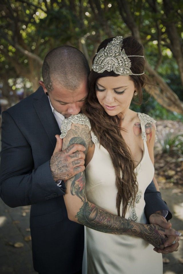 20 Όμορφες νύφες που ήξεραν πώς να αναδείξουν τα τατουάζ τους την ημέρα του γάμου. Μέρος 2ο - Εικόνα16