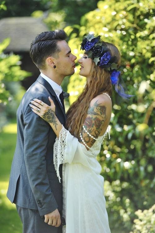 20 Όμορφες νύφες που ήξεραν πώς να αναδείξουν τα τατουάζ τους την ημέρα του γάμου. Μέρος 2ο - Εικόνα18