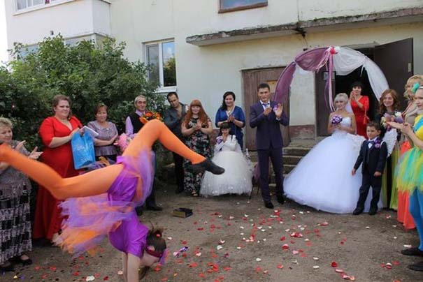 40 παράξενα και αστεία στιγμιότυπα γάμων στην Ρωσία (φωτογραφίες) - Εικόνα10