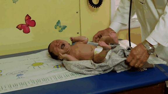 Έμπειρος Παιδίατρος αποκαλύπτει πώς να ηρεμήσετε ένα μωρό σε δευτερόλεπτα!