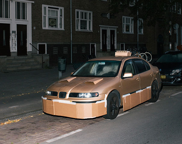 This Guy Walks Around At Night Pimping Random People’s Cars With Cardboard - Εικόνα3