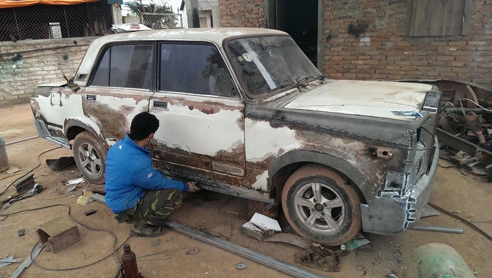 Στο Βιετνάμ ένας νεαρός άντρας μετέτρεψε το αυτοκίνητο του σε Rolls-Royce Phantom. - Εικόνα1