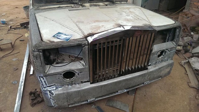 Στο Βιετνάμ ένας νεαρός άντρας μετέτρεψε το αυτοκίνητο του σε Rolls-Royce Phantom. - Εικόνα2