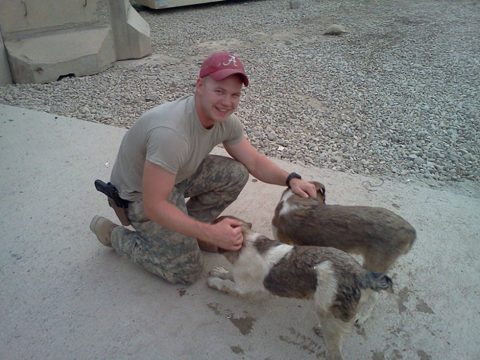 18 χαριτωμένα ζώα που γίνονται φίλοι με στρατιώτες στο εξωτερικό. (Φωτογραφίες) - Εικόνα7
