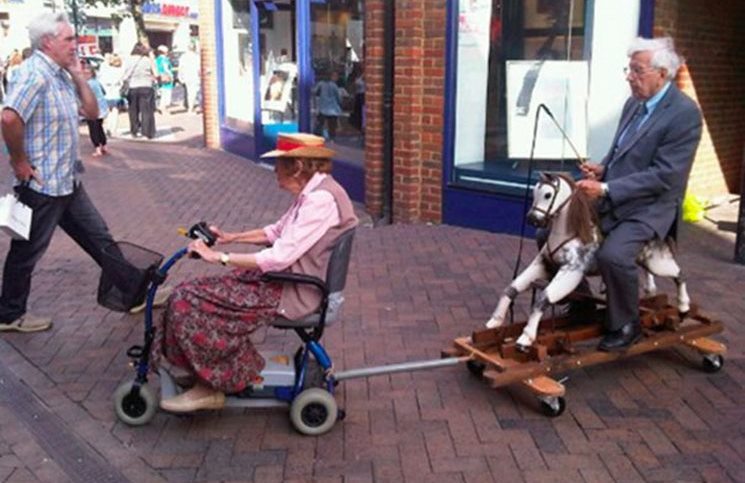 20 ζευγάρια ηλικιωμένων αποδεικνύουν ότι ποτέ δεν είναι αργά για διασκέδαση - Εικόνα2