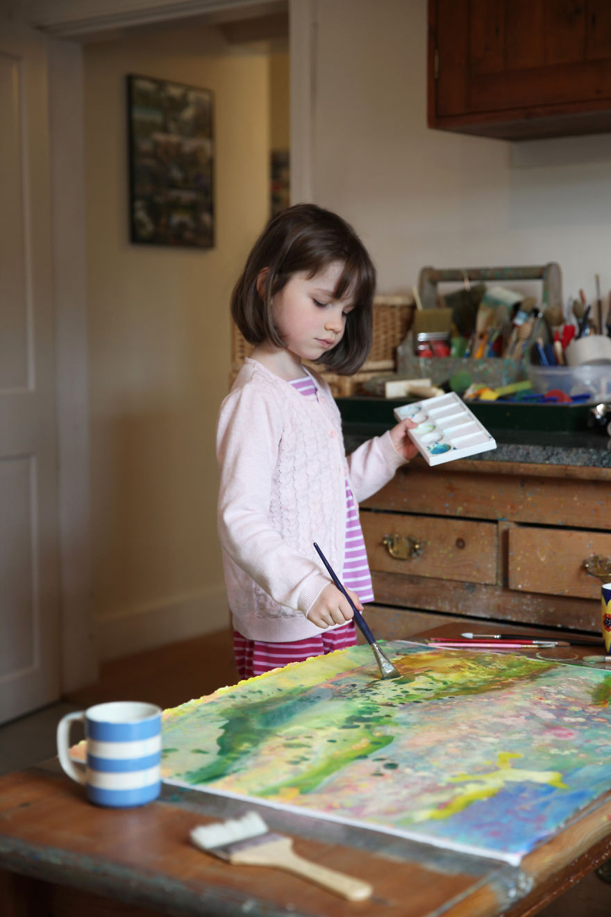 6χρονη με Αυτισμό Δημιουργεί τους Πιο Εκπληκτικούς Πίνακες! - Εικόνα2
