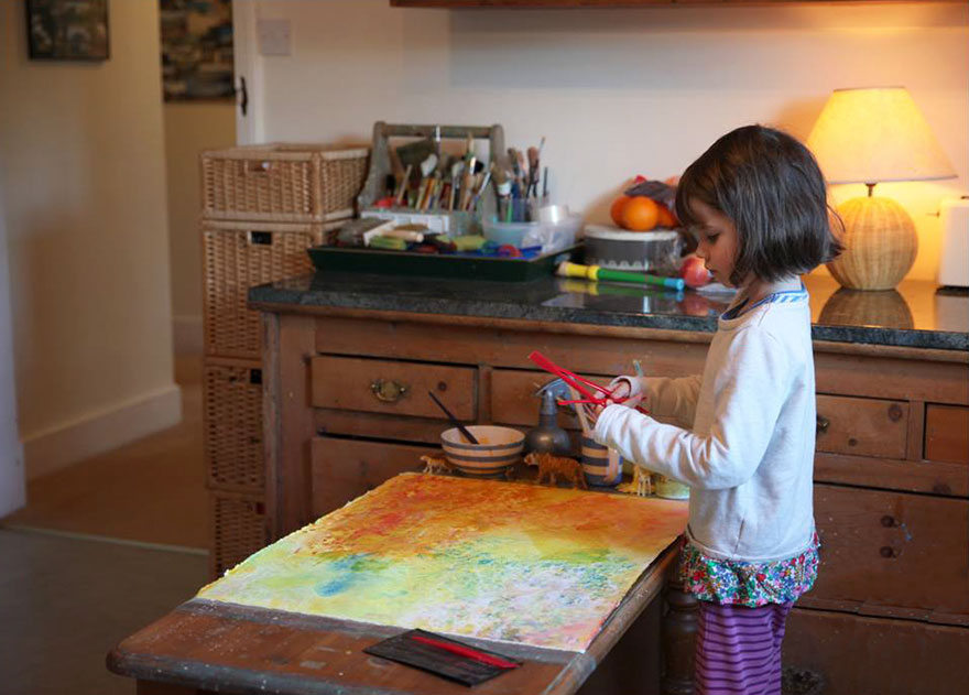 6χρονη με Αυτισμό Δημιουργεί τους Πιο Εκπληκτικούς Πίνακες! - Εικόνα22