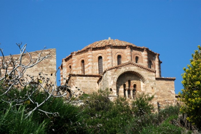 Η Αγία Σοφία της Μονεμβασιάς: Η εκκλησία που χτίστηκε στο χείλος του γκρεμού και μοιάζει με την Αγία Σοφία της Κωνσταντινούπολης - Εικόνα 11