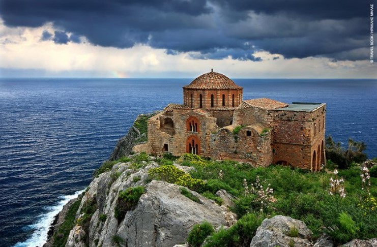 Η Αγία Σοφία της Μονεμβασιάς: Η εκκλησία που χτίστηκε στο χείλος του γκρεμού και μοιάζει με την Αγία Σοφία της Κωνσταντινούπολης - Εικόνα 13