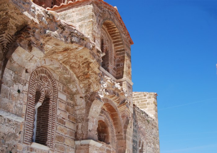 Η Αγία Σοφία της Μονεμβασιάς: Η εκκλησία που χτίστηκε στο χείλος του γκρεμού και μοιάζει με την Αγία Σοφία της Κωνσταντινούπολης - Εικόνα 3