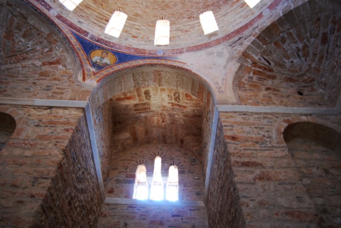 Η Αγία Σοφία της Μονεμβασιάς: Η εκκλησία που χτίστηκε στο χείλος του γκρεμού και μοιάζει με την Αγία Σοφία της Κωνσταντινούπολης - Εικόνα 4