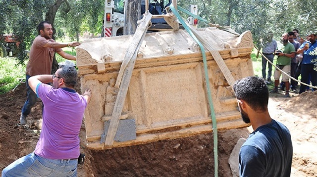 Ανακάλυψαν τρεις αρχαϊκούς τάφους στην Προύσα -Με ανάγλυφα του Θεού Ερωτα [εικόνες] - Εικόνα1
