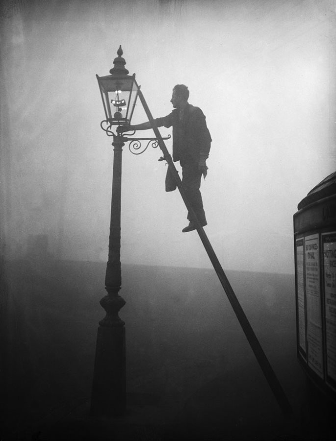 Ατμοσφαιρικές φωτογραφίες του ομιχλώδους Λονδίνου στον 20ο αιώνα - Εικόνα 1