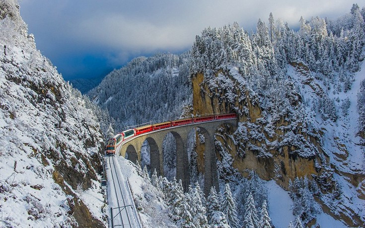 Bernina Express: Ενα παραμυθένιο ταξίδι μέσα από 55 τούνελ και 196 γέφυρες [εικόνες] - Εικόνα