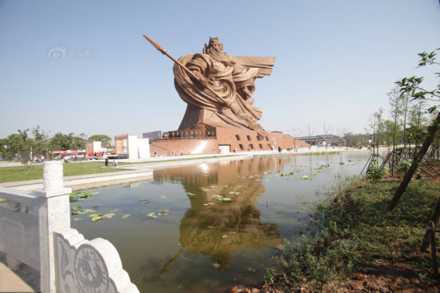 Το εντυπωσιακό άγαλμα του Κινέζικου Θεού του πολέμου που ζυγίζει 1320 τόνους - Εικόνα 2