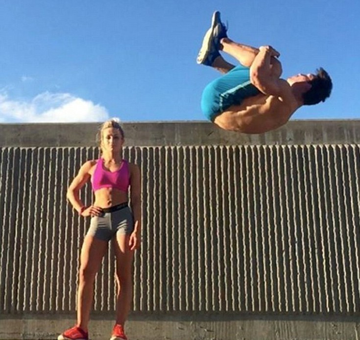 Το fitness ζευγάρι που έγινε «viral» με τα ακροβατικά του - Εικόνα 1