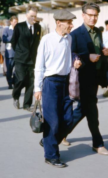 Φωτογραφίες ανθρώπων στους δρόμους της κάποτε ένδοξης σοβιετικής ένωσης - Εικόνα 18