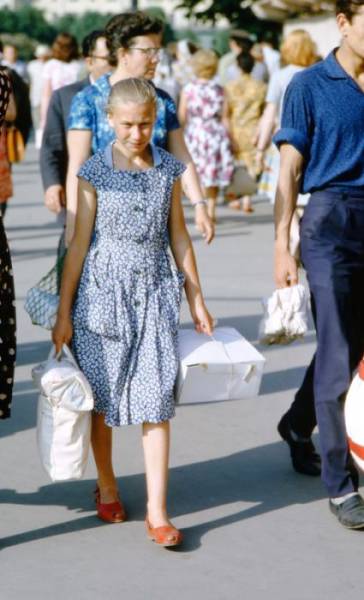 Φωτογραφίες ανθρώπων στους δρόμους της κάποτε ένδοξης σοβιετικής ένωσης - Εικόνα 23