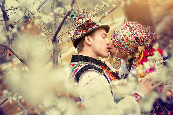 Γαμήλιες παραδοσιακές φορεσιές ανά τον κόσμο - Εικόνα 10