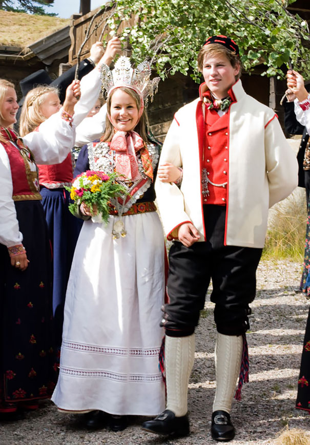 Γαμήλιες παραδοσιακές φορεσιές ανά τον κόσμο - Εικόνα 37