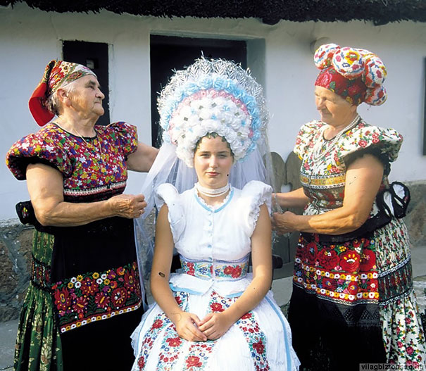 Γαμήλιες παραδοσιακές φορεσιές ανά τον κόσμο - Εικόνα 43