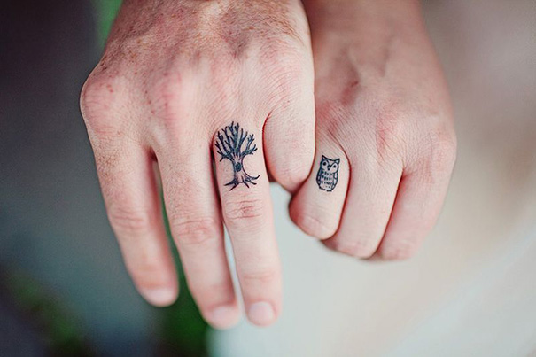 Γενναία ζευγάρια που διάλεξαν ταιριαστά γαμήλια τατουάζ αντί για δαχτυλίδια - Εικόνα 1