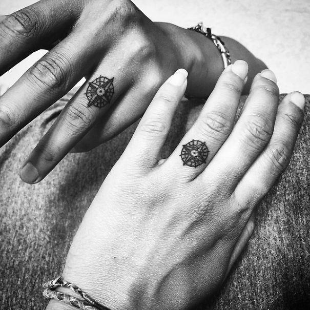 Γενναία ζευγάρια που διάλεξαν ταιριαστά γαμήλια τατουάζ αντί για δαχτυλίδια - Εικόνα 13