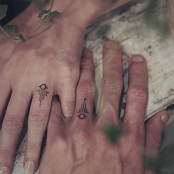 Γενναία ζευγάρια που διάλεξαν ταιριαστά γαμήλια τατουάζ αντί για δαχτυλίδια - Εικόνα 16