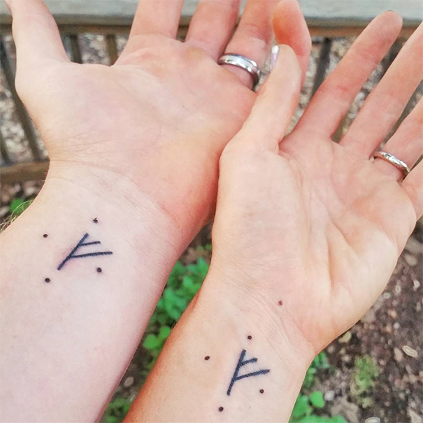 Γενναία ζευγάρια που διάλεξαν ταιριαστά γαμήλια τατουάζ αντί για δαχτυλίδια - Εικόνα 29