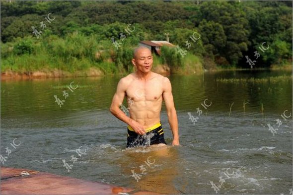 Γλιστρώντας στο Νερό (Qing Gong) από Μοναχούς Σαολίν - Εικόνα 1 - 12