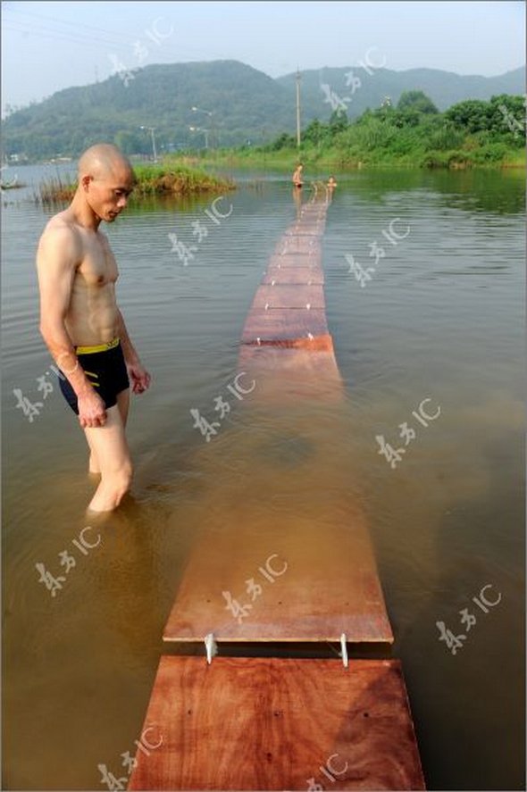 Γλιστρώντας στο Νερό (Qing Gong) από Μοναχούς Σαολίν - Εικόνα 2 - 15