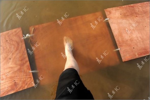 Γλιστρώντας στο Νερό (Qing Gong) από Μοναχούς Σαολίν - Εικόνα 2 - 19