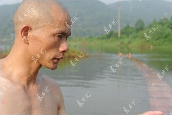 Γλιστρώντας στο Νερό (Qing Gong) από Μοναχούς Σαολίν - Εικόνα 2 - 5