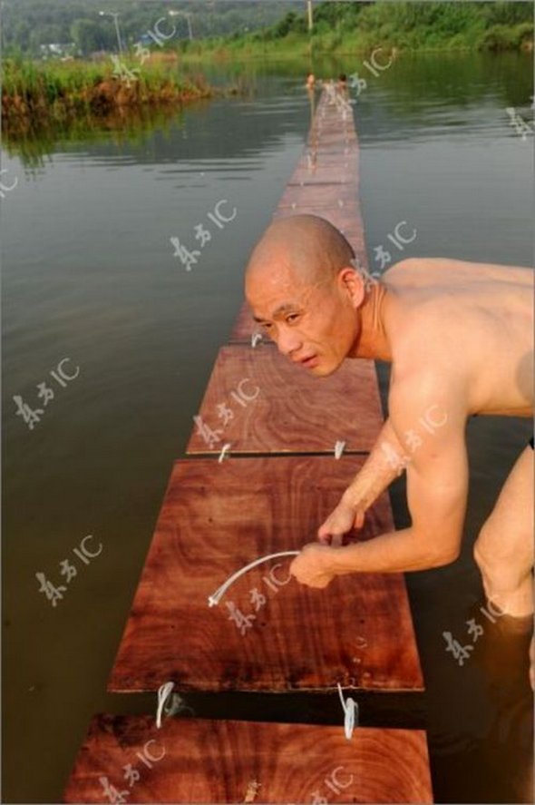 Γλιστρώντας στο Νερό (Qing Gong) από Μοναχούς Σαολίν - Εικόνα 2 - 6