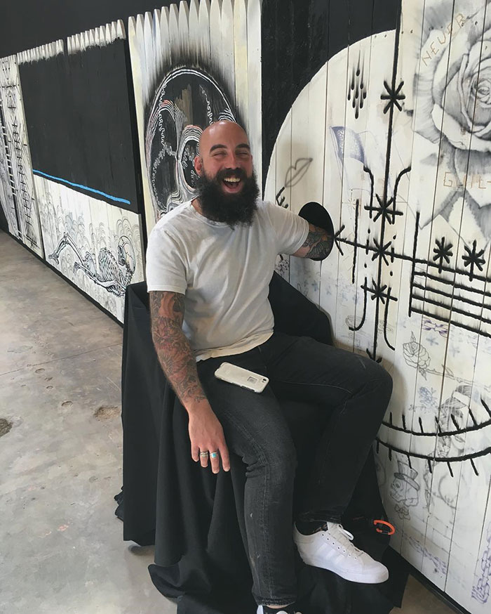 Γνωστός καλλιτέχνης κάνει δωρεάν τατουάζ σε όσους τολμήσουν να ρισκάρουν - Εικόνα 3