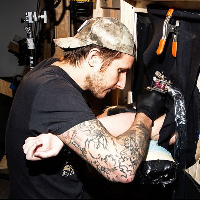 Γνωστός καλλιτέχνης κάνει δωρεάν τατουάζ σε όσους τολμήσουν να ρισκάρουν - Εικόνα 5