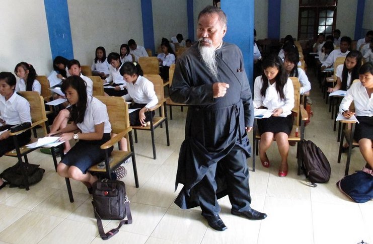 O Ινδονήσιος κληρικός που διδάσκει αρχαία ελληνικά στην Σουμάτρα - Εικόνα 0