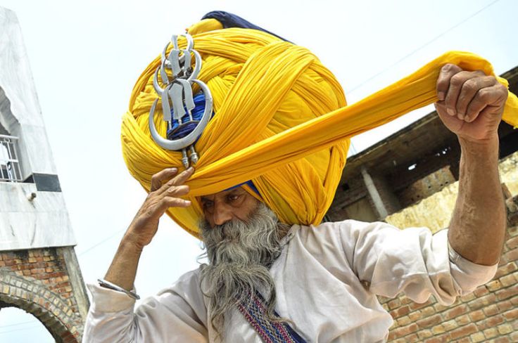 Ινδός Σιχ φοράει απίστευτο τουρμπάνι βάρους 90 κιλών! - Εικόνα 