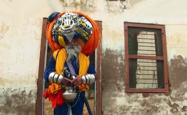 Ινδός Σιχ φοράει απίστευτο τουρμπάνι βάρους 90 κιλών! - Εικόνα 1